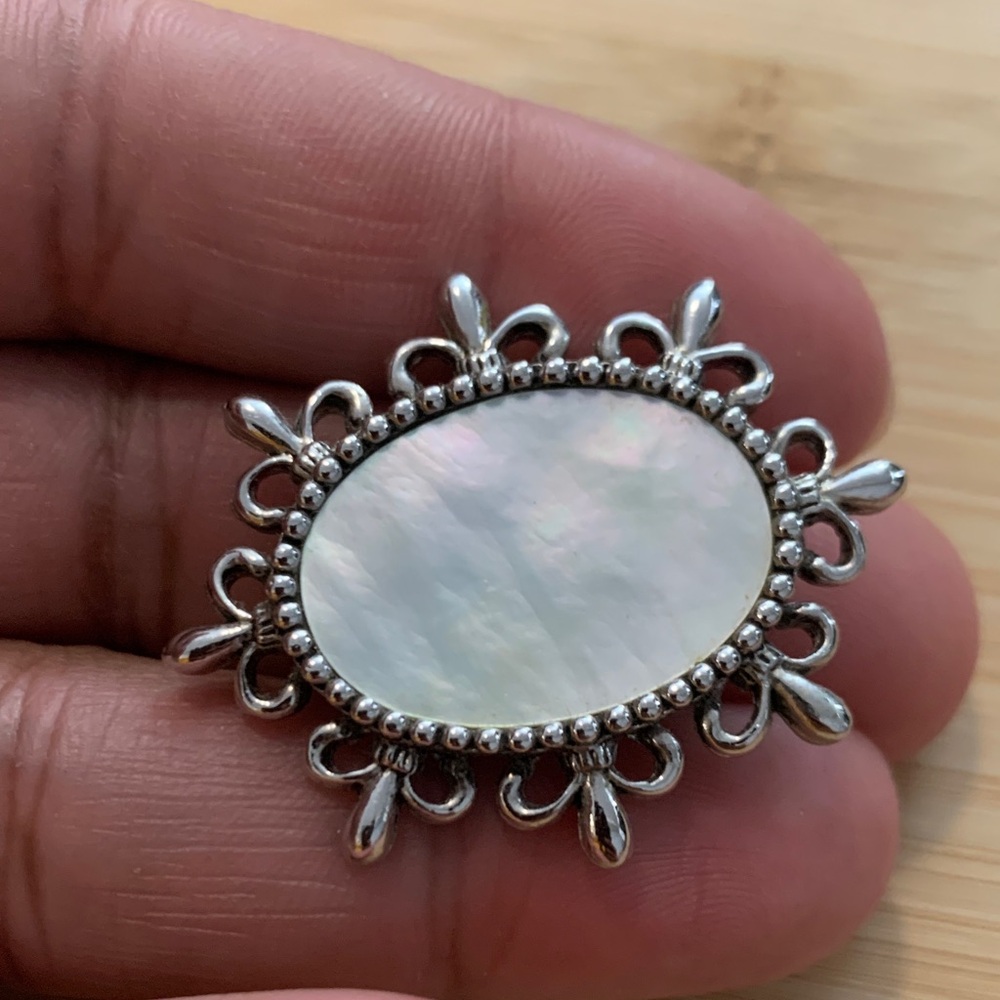 Sarah Coventry Silver and Cream Brooch